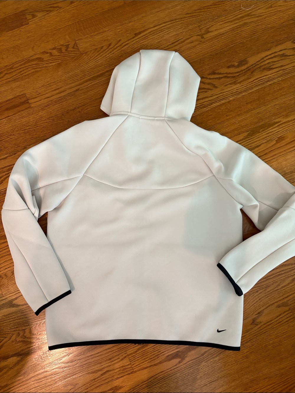 Nike White Hooded Performance Jacket with Black Trim - Picture 6 of 8